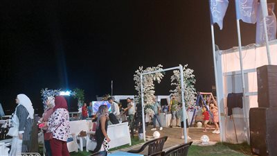 يا ليلة العيد انستينا.. زحام على الشواطئ والمقاهي بالعجمي | فيديو