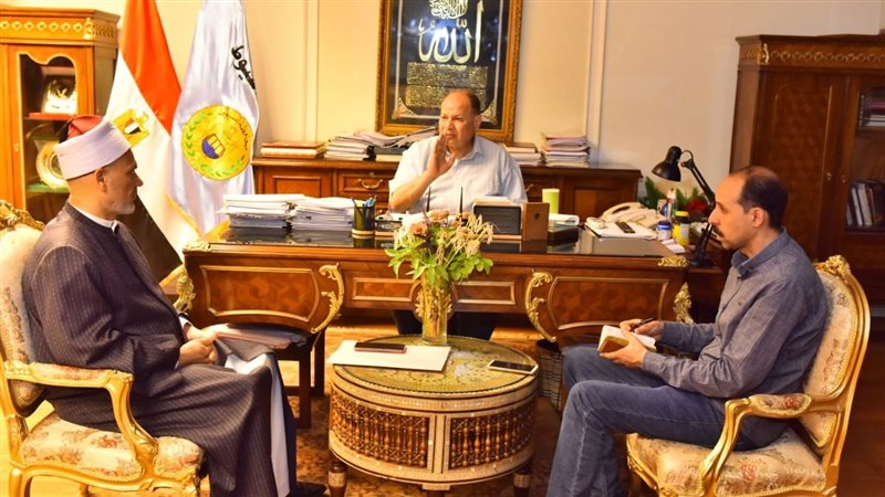 اجتماع محافظ أسيوط