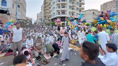 بث مباشر.. توافد المصلين على ساحة مسجد المرسي أبو العباس لأداء صلاة عيد الأضحى