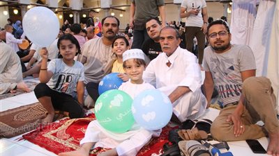 بث مباشر | للصغار والكبار.. توزيع آلاف البالونات على المحتفلين بالعيد في محيط مسجد السيدة رقية بالغربية 