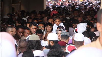 بهجة وزحمة كبيرة.. الجامع الأزهر كامل العدد في صلاة عيد الأضحى | فيديو وصور 