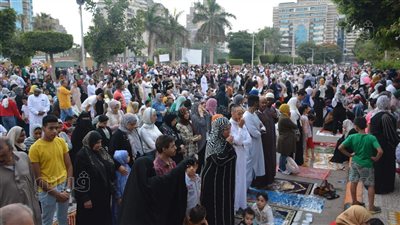 30 صورة ترصد صلاة العيد في ساحة مصطفى محمود