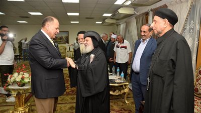 محافظ أسيوط يستقبل القساوسة والمهنئين بعيد الأضحى المبارك بالديوان العام
