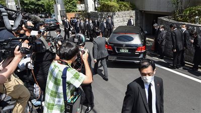 موكب جثمان رئيس الوزراء السابق شينزو آبي يصل طوكيو | صور 