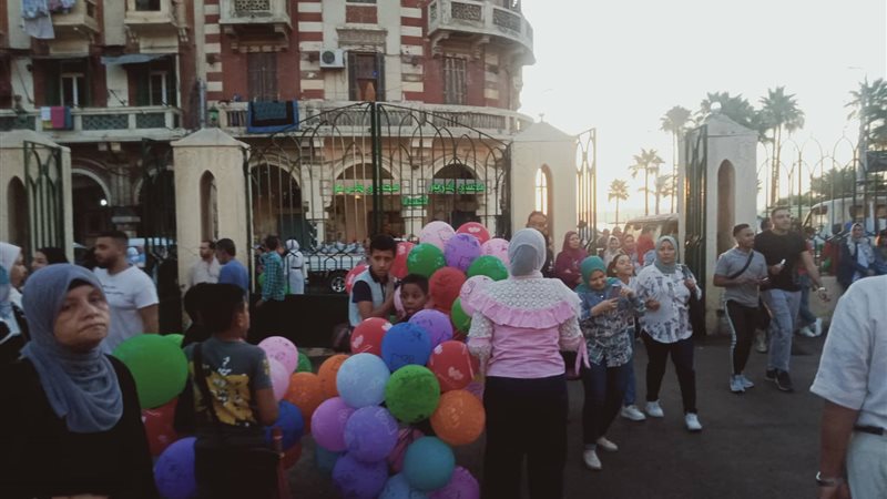 إقبال كبير على ساحات