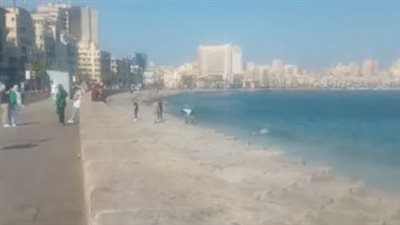 إقبال المحتفلين بعيد الأضحى على شواطئ الإسكندرية | فيديو 