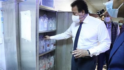 أول أيام العيد.. عبد الغفار يتفقد مستشفى وادي النطرون التخصصي في البحيرة