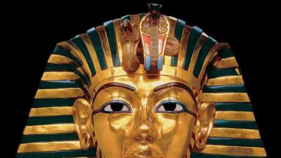 المتحف المصري الكبير يستقبل المقصورة الأولى والأكبر للملك توت عنخ آمون