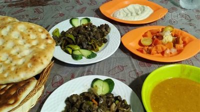 القلاية والكمونية والعدس.. طقوس الإفطار في العيد لأهل البادية بمطروح | صور