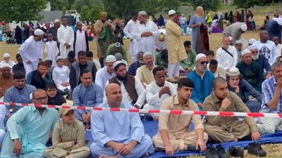 برسالة سلام لكل العالم.. مسلمو أوروبا يحتفلون بعيد الأضحى 