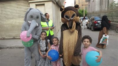 احتفالا بعيد الأضحى.. شباب الكنيسة يوزعون الهدايا على الأطفال ببني سويف