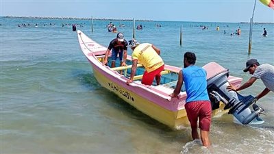 إقبال كثيف على شواطئ دمياط للاحتفال بأول أيام عيد الأضحى 