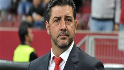 تعاقد اتحاد الكرة مع البرتغالي فيتوريا مهدد بالفشل.. تعرف على التفاصيل