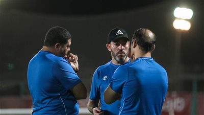مران الأهلي.. سواريش وعبد الحفيظ يجتمعان بلاعبي الفريق