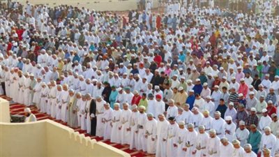 صلاة العيد على قمة جبل.. مشاهدة ساحرة من عمان | صور
