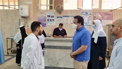 عبدالغفار يوجه بتوفير سكن ملائم للأطباء بمستشفى الضبعة وصرف مستحقات المتعاقدين | صور