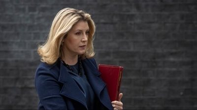 وزيرة التجارة البريطانية تترشح لخلافة جونسون