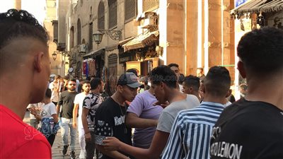 بسبب معاكسة الفتيات.. مشاجرة بين الشباب بشارع المعز ثاني أيام عيد الأضحى|فيديو 