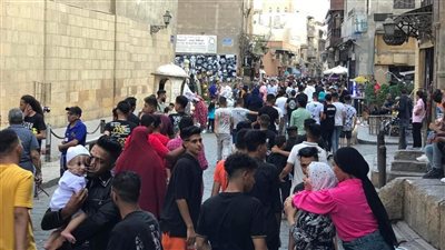 مسيرة بالطبول ثاني أيام عيد الأضحى في شارع المعز| فيديو 