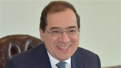 الملا يتابع موقف زيادة مراكز التحويل للسيارات ومحطات مبادرة التحول للأخضر 