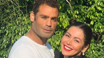 بمناسبة عيد زواجهما.. إطلالة رومانسية للقاء الخميسي ومحمد عبد المنصف