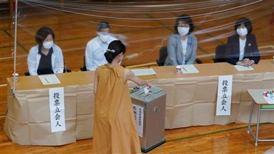 بعد اغتيال آبي.. الحزب الحاكم باليابان يحقق فوزا ساحقا في الانتخابات