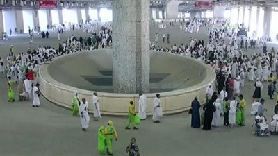 حجاج بيت الله يواصلون رمي الجمرات في ثاني أيام التشريق | فيديو 