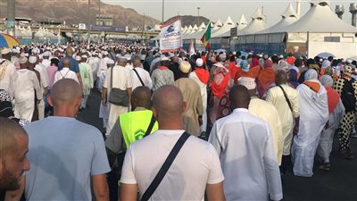 6 صور ترصد تفويج حجاج القرعة من مشعر مني 