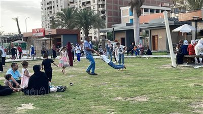 أسر وأطفال وشباب.. متنزه الطاهرة 
