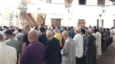 أداء صلاة الجنازة على المهندس إسماعيل عثمان رئيس المقاولون والإسماعيلي السابق |صور 