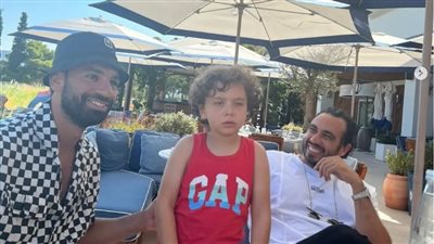 هشام عاشور برفقة محمد صلاح في أحدث ظهور