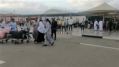 مطار القاهرة يستقبل أولى رحلات عودة حجاج بيت الله الحرام | فيديو وصور
