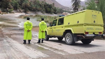 الشرطة العمانية تواصل البحث عن مفقودين جراء الأمطار