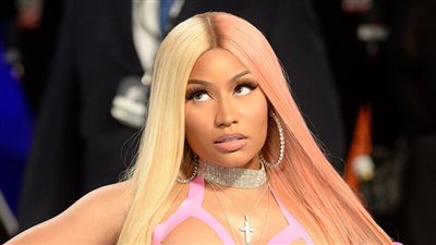 معجب يشكر نيكي ميناج بعد اعتدائها عليه في لندن | فيديو