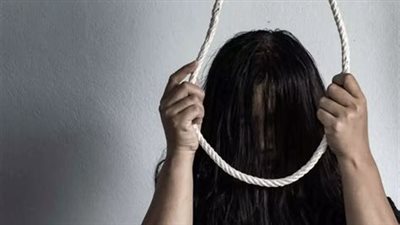 الاستماع لأقوال أسرة طالبة عثر على جثتها معلقة بسقف غرفتها بالصف