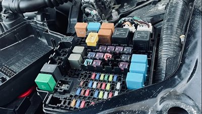 خطوات تركيب فيوزات السيارة 