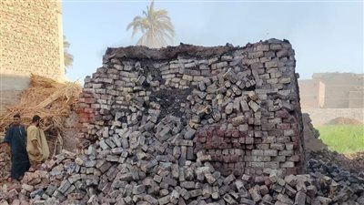 إزالة 6 أقمنة مخالفة لصناعة الطوب الأحمر بالمنيا