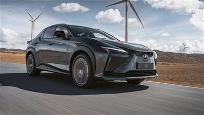 تفاصيل عجلة قيادة لكزس RZ ونظام التوجيه بالسلك الجديد