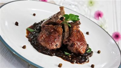 طريقة عمل ريش ضاني بصلصة الفلفل الأخضر 