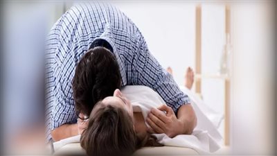 تفسير رؤية حضن الميت في المنام وعلاقته بالشوق الجارف للشخص الحي 