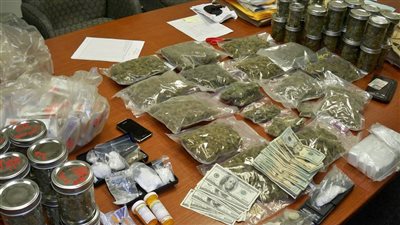 الشرطة تلاحق الخارجين على القانون بالعيد.. ضبط 28 قطعة سلاح ناري و78 قضية مخدرات