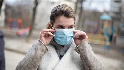 مع بداية الموجة السادسة لكورونا.. انخفاض حاد في أسعار الكمامات والمطهرات