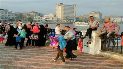 إقبال كبير على الحدائق والمتنزهات بدمياط في رابع أيام العيد | صور