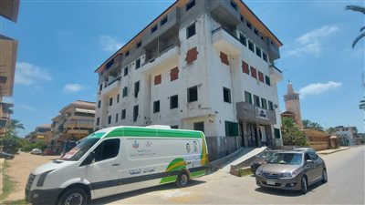 عيادة طبية متنقلة لشواطئ راس البر لخدمة المصطافين 