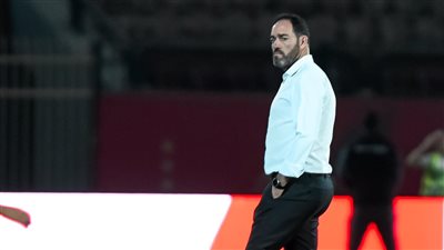 سواريش يعاين أرضية ملعب السلام قبل مباراة الأهلي وفيوتشر