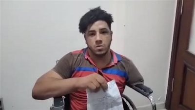 فقد قدميه وذراعه تحت عجلات القطار.. حكاية شاب تراكمت عليه الديون بالبحيرة | فيديو