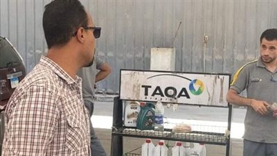 رئيس حي العمرانية يتفقد محطات الوقود ومواقف السيارات بعد زيادة أسعار الوقود | صور