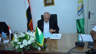 محافظ الجيزة يشدد على تكثيف الرقابة بـ مواقف السرفيس بعد زيادة أسعار الوقود | صور