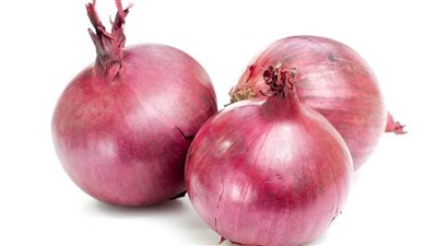 اكتشف فوائد البصل الأحمر المذهلة في علاج الأمراض