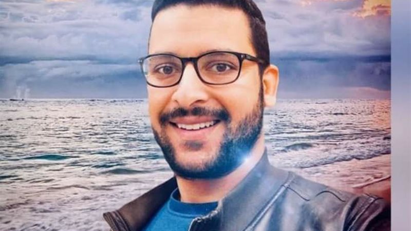 الصيدلي أحمد حاتم